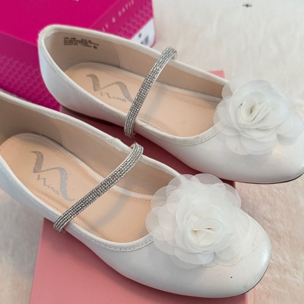 Nina White Dress Shoes with Floral Detail